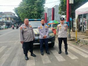 Anggota Polsek Rangkasbitung Polres Lebak Sapa Petugas Dishub Lebak Di Jalan Sunan Kalijaga