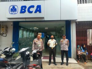 Kanit Sabhara Polsek Rangkasbitung Polres Lebak Patroli Mobile Ke Bank BCA Di Jalan Sunan Kalijaga