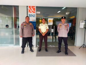 Anggota Polsek Rangkasbitung Polres Lebak Giat Patroli Dialogis Ke Bank BNI Rangkasbitung