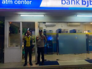 Anggota Polsek Rangkasbitung Polres Lebak Giat Patroli Mobile Bank BJB Rangkasbitung