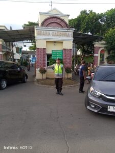 Bentuk Pelayanan Prima Polsek Panongan Polresta Tangerang Laksanakan Strong Point Gatur Lalin