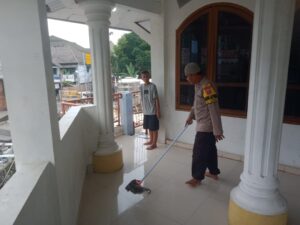 Giat Bersih² Masjid oleh Bhabin Polsek Pulomerak Polres Cilegon