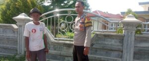 Bhabinkamtibmas Laksanakan Sambang Dor to Dor dan sampaikan himbauan kamtibmas