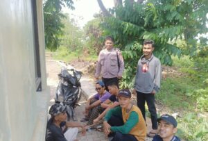 Pelihara Kamtibmas, Bhabinkamtibmas Polsek Malingping Polres Lebak Sambang Warga