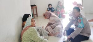 Bhabinkamtibmas Polsek Sobang Polres Lebak Sambang Kamtibmas kepada Warga Masyarakat di Kp.Bongkok Desa Sukaresmi Kecamatan Sobang Kab.Lebak
