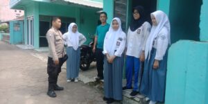 Bhabinkamtibmas Polsek Ciwandan Polres Cilegon Berikan Himbauan Kepada Pelajar