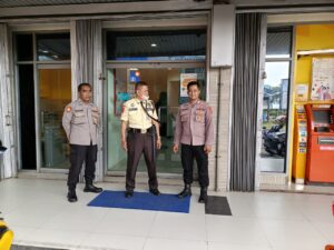 Polres Karawang, Polisi Jangkau Obvit Perbankan saat Sedang Patroli