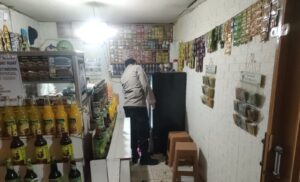 Aipda M.Ahri Lakukan Giat Ops Miras dan Oplosan di Toko Jamu Wilayah Tanjungjaya