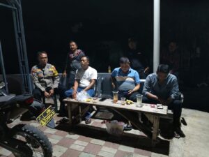 Melalui Giat Ngawangkong, Bhabinkamtibmas Ajak Warga Antisipasi Tindakan Kejahatan