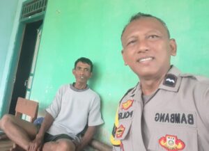 Polisi RW Polsek Kresek tak henti-hentinya kunjungi warga di Desa guna pendekatan diri kepada warga di Binaannya di Desa