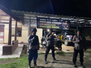 Anggota Polsek Sobang Polres Lebak melaksanakan Siaga dan sispam mako guna ciptakan situasi mako Polsek Sobang yang aman dan kondusif
