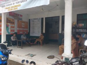 Bhabinkamtibmas Desa Banjaririgasi Polsek Lebakgedong laksanakan sambang kepada Kepala Desa Banjaririgasi Kec. Lebakgedong