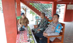 Kegiatan rutin anggota Polsek Cibadak laksanakan sambang kepada Tokoh Masyarakat Desa Cimenteng jaya Kec. Cibadak