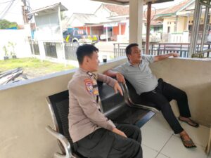 Bhabinkamtibmas Polsek Cimarga Polres Lebak Laksanakan Giat Sambang Dan Silaturahmi dengan Warga Desa Sudamanik