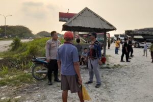 HARKAMTIBMAS Personil Polsek Cibeber Himbauan Tentang waspada kriminalitas di wilayah Cibeber !!!