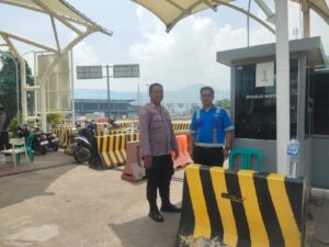 Personel Polsek Kskp Merak Polres Cilegon Polda Banten Sambangi Pekerja di Pelabuhan Merak