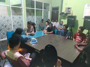 Anggota Bhabinkamtibmas Laksanakan Sambang Dor to Dor dan sampaikan himbauan kamtibmas