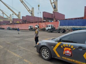 Pastikan Keamanan Polsek Kskp Banten Polres Cilegon Laksanakan Patroli Dialogis Jalur Kawasan Pelabuhan dalam rangka Cooling System