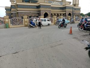 Pengaturan Lalu-Lintas ,Personel Polsek Anyar Polres Cilegon Polda Banten Berikan Pelayanan Kepada Masyarakat
