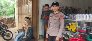 Anggota Bhabinkamtibmas Polsek Gunungkencana Polres Lebak Laksanakan Sambang ke masyarakat
