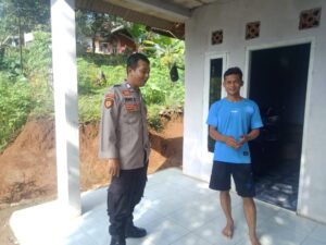 Bhabinkamtibmas Polsek Sobang Polres Lebak Sambang Silaturahmi Kamtibmas kepada Warga Masyarakat di Kp.Cibeas Desa Sindanglaya Kecamatan Sobang Kab.Lebak
