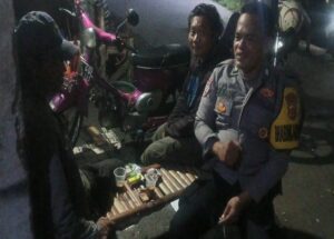 Personil Polsek Kresek tak kenal lelah kunjungi warganya dalam program Polisi RW