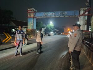 Anggota Polsek Rangkasbitung Polres Lebak Giat Gatur Lalin Di Jalan Ir Soetami