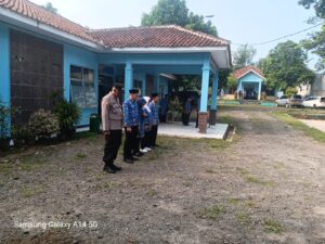 Kanit Binmas Bersama Camat Kalanganyar Giat Upacara Peringatan Hari Otonomi Daerah Ke XXXVIII Di Kecamatan Kalanganyar