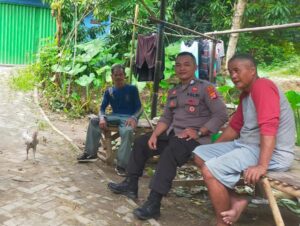 Bhabinkamtibmas Polsek Rangkasbitung Polres Lebak Temui Warga di Kampung Rangkong