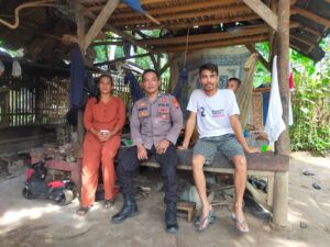 Bhabinkamtibmas Polsek Rangkasbitung Polres Lebak Sambangi Warga Kampung Rancagawe