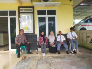Bhabinkamtibmas Polsek Rangkasbitung Polres Lebak Temui Warga Di Kantor Desa Aweh