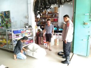 Kanit Binmas dan Bhabinkamtibmas Polsek Bojonegara Polres Cilegon Anjangsana Kepada Masyarakat Binaannya