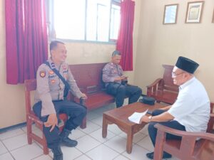 Antisipasi Tawuran Pelajar, Anggota Polsek Cikulur Polres Lebak melaksanakan sambang dan patroli dialogis ke Sekolah