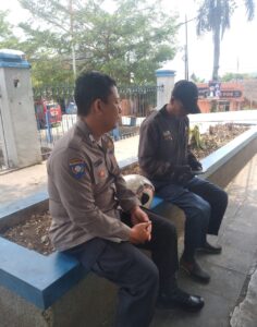 Anggota Bhabinkamtibmas Polsek Gunungkencana Polres Lebak Laksanakan Sambang ke masyarakat