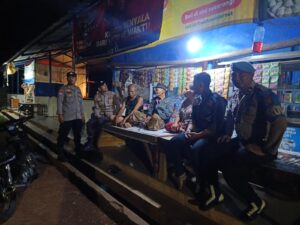 Cegah Gangguan Kamtibmas Anggota Polsek Gunungkencana Polres Lebak Laksanakan Kegiatan Patroli Pada Malam Hari