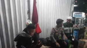 Sambangi Malam Hari, Bhabinkamtibmas Polsek Malingping Polres Lebak Ajak Warga Jaga Kamtibmas