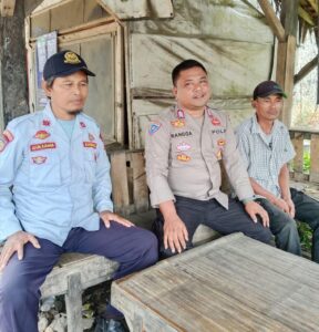 Ps Panit Binmas Polsek Malingping Polres Lebak Ngobrol Dengan Petugas Dishub