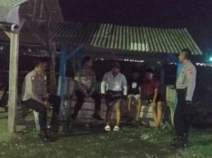 Sambang Pos Ronda, Personil Patroli Polsek Jatisari Berikan Pesan Kamtibmas