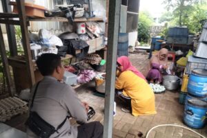 Bhabinkamtibmas Polsek Majalaya Sambangi Warga Untuk Sosialiasikan TPPO