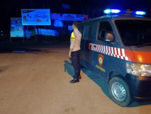 Personil Polsek Cinangka Polres Cilegon Polda Banten Laksanakan Patroli Blue Light