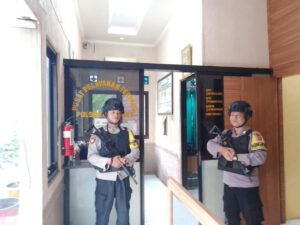 Polsek Cinangka Melaksanakan Sispam Mako Polsek