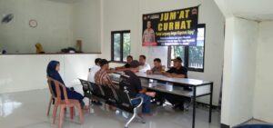 Bhabinkamtibmas desa Jambu Karya Aipda Rusdi melaksanakan kegiatan Jum’at Curhat