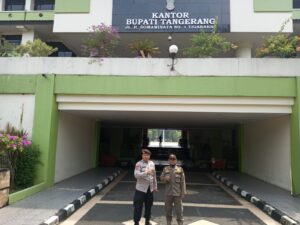 Panit Pam Waster dan Personil Sat Pamobvit Polresta Tangerang melaksanakan patroli di Kawasan Puspemkab Tangerang.