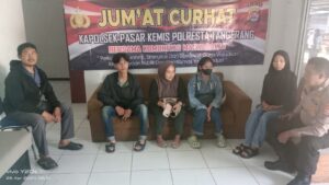 Polsek Pasar Kemis Gelar Jum’at Curhat, Bhabinkamtibmas Jalin Silaturahmi dengan Warga