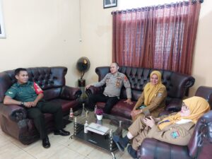 Bhabinkamtibmas Betsinergi Dengan Babinsa Sambangi Kantor Kelurahan