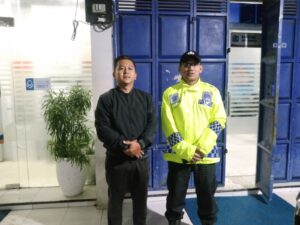 Personil piket Polsek warunggunung melaksanakan patroli dialogis di malam hari ke Bank BRI di wilayah Warunggunung