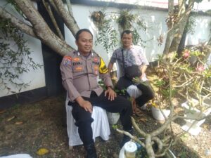 Dengan Cara Sambang, Bhabinkamtibmas Polsek Cirinten Polres Lebak Sampaikan Pesan Kamtibmas