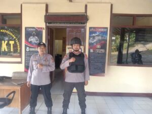 Anggota Polsek Sobang Polres Lebak melaksanakan Siaga dan sispam mako guna ciptakan situasi mako Polsek Sobang yang aman dan kondusif
