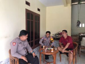 Personil Polsek Sajira Sajira Polres Lebak Gelar Patroli Siang dan Sambangi Warga