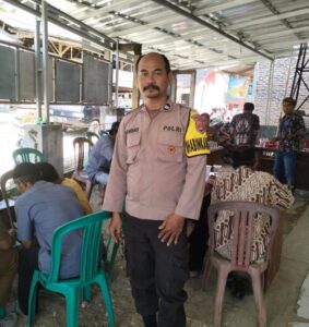 Anggota Polsek Banjarsari melaksanakan kegiatan sambang di Desa.Cibatur keusik